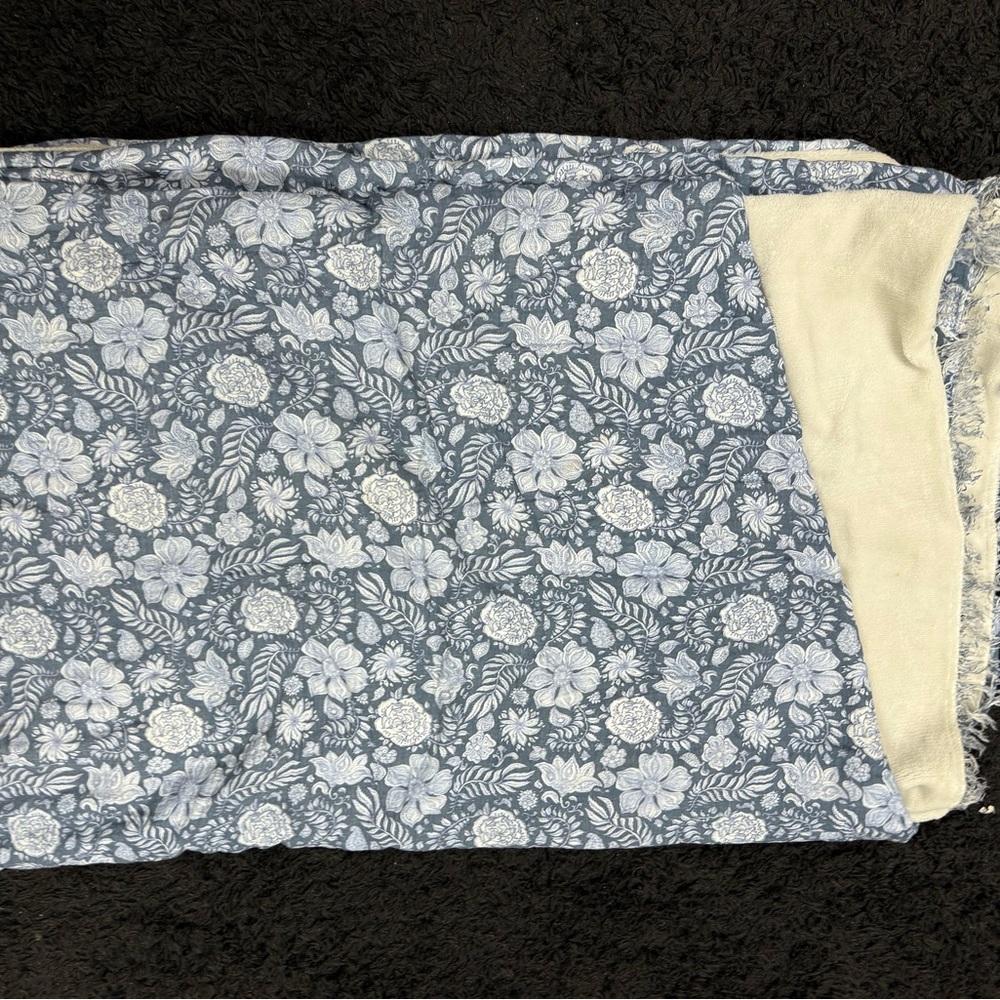 Magaschoni home Blue and white fleece blanket/throw